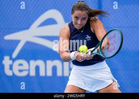 Jodie Burrage de Great Britian en action lors de la manche 16 du tournoi international WTA 125 de Canberra 2024 Banque D'Images