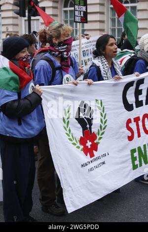 Marches pour la Palestine se poursuivent à Londres la dernière marche en solidarité avec le peuple palestinien a lieu à Londres. La marche commence devant Broadcasting House, base de la BBC, avant de traverser la ville et de se terminer à Whitehall, près de Downing Street. Crédit : Roland Ravenhill/Alamy. Banque D'Images