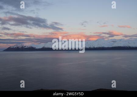 Décollé au-dessus d'Eyjafjordur près de la ville d'Akureyri dans le nord de l'Islande Banque D'Images