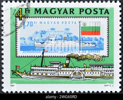 Timbre-poste oblitéré imprimé par la Hongrie, qui montre le bateau à aubes 'Zsófia' (1914), Commission du Danube, vers 1981. Banque D'Images