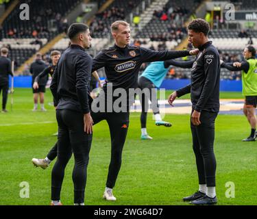 HULL, ROYAUME-UNI. 3 février 2024. EFL Championship football League : Hull City AFC contre Millwall FC. Hull City se réchauffe. Crédit Paul Whitehurst/Alamy Live News Banque D'Images