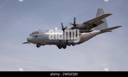 Fairford, Royaume-Uni - 14 juillet 2022 : un avion de transport Lockheed C-130 Hercules atterrissant sur un terrain d'aviation Banque D'Images