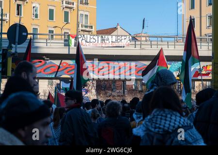 Milan, Italie. 03 février 2024. Foto Alessandro Cimma/LaPresse 03-02.2024 Milan, Italie. Manifstazione libère la palestine. Alessandro Cimma/LaPresse 03-02.2024 Milan, Italie. Manifestation de Palestine libre. Crédit : LaPresse/Alamy Live News Banque D'Images