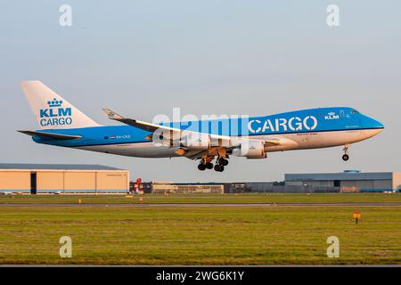 Néerlandais KLM cargo Boeing 747-400F avec immatriculation pH-CKD en finale courte pour l'aéroport d'Amsterdam Schiphol Banque D'Images