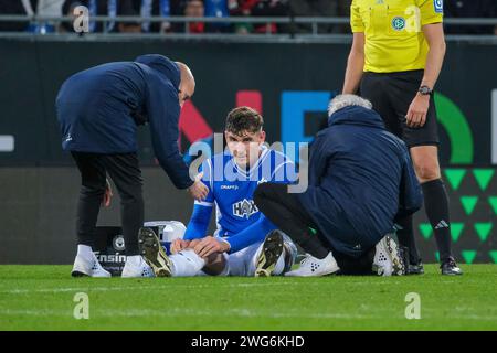 Darmstadt, Deutschland. 03 février 2024. Matej Maglica (SV Darmstadt 98, #05) ist verletzt, SV Darmstadt 98 vs. Bayer 04 Leverkusen, Fussball, 1. Bundesliga, 20. Spieltag, saison 2023/2024, 03.02.2024, LA RÉGLEMENTATION DFL INTERDIT TOUTE UTILISATION DE PHOTOGRAPHIES COMME SÉQUENCES D'IMAGES ET/OU QUASI VIDÉO photo : EIBNER/Michael Bermel crédit : dpa/Alamy Live News Banque D'Images