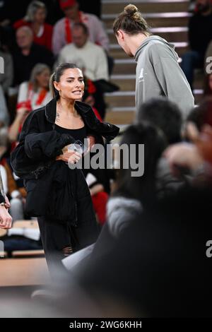 Monaco, Monaco. 02 février 2024. Le joueur de tennis allemand Alexander Zverev et sa petite amie Sophia Thomalla vus lors du match de la saison régulière de Turkish Airlines Euroleague Basketball entre L'AS Monaco et Fenerbahçe Beko dans la salle Gaston-Medecin à Monaco. Score final : AS Monaco 76:69 Fenerbahce Beko. (Photo Laurent Coust/SOPA Images/Sipa USA) crédit : SIPA USA/Alamy Live News Banque D'Images