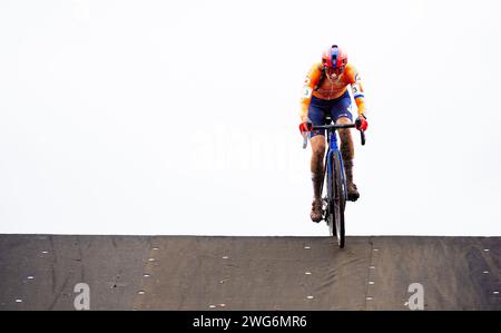 Tabor, République tchèque. 03 février 2024. TABOR - Lucinda Brand lors de la course féminine aux championnats du monde de cyclocross à Tabor, République tchèque. ANP IRIS VAN DEN BROEK crédit : ANP/Alamy Live News Banque D'Images