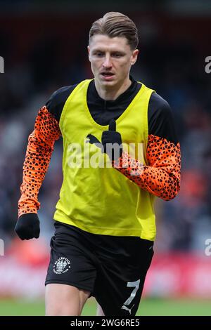 Stevenage, Royaume-Uni. 03 février 2024. George Byers de Blackpool se réchauffe lors du match Sky Bet League 1 Stevenage vs Blackpool au Lamex Stadium, Stevenage, Royaume-Uni, le 3 février 2024 (photo de Gareth Evans/News Images) à Stevenage, Royaume-Uni le 2/3/2024. (Photo Gareth Evans/News Images/Sipa USA) crédit : SIPA USA/Alamy Live News Banque D'Images