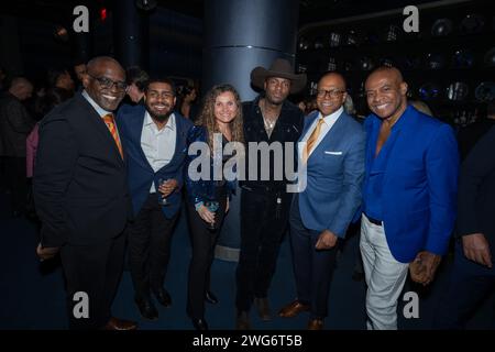 Guest, Guest, Cassandra Compton, Young Paris Craig MacKay et Frederick Anderson assistent au 8e défilé annuel Blue Jacket après la fête au Silver Lining au Moxie Hotel Lower East Side à New York, NY le 1 février 2024. (Photo de David Warren /Sipa ? USA) crédit : SIPA USA/Alamy Live News Banque D'Images