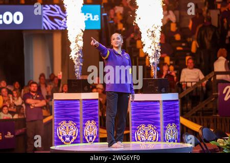 Baton Rouge, LOUISIANE, États-Unis. 02 février 2024. Aleah Finnegan de la LSU est présentée à la foule avant l'action de gymnastique de la NCAA entre les Razorbacks de l'Arkansas et les Tigers de la LSU au Pete Maravich Assembly Center à Baton Rouge, LOUISIANE. Jonathan Mailhes/CSM/Alamy Live News Banque D'Images