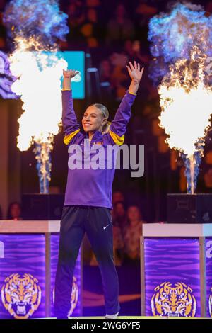 Baton Rouge, LOUISIANE, États-Unis. 02 février 2024. Chase Brock de la LSU est présenté à la foule avant l'action de gymnastique de la NCAA entre les Razorbacks de l'Arkansas et les Tigers de la LSU au Pete Maravich Assembly Center à Baton Rouge, LOUISIANE. Jonathan Mailhes/CSM/Alamy Live News Banque D'Images