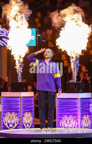 Baton Rouge, LOUISIANE, États-Unis. 02 février 2024. Aleah Finnegan de la LSU est présentée à la foule avant l'action de gymnastique de la NCAA entre les Razorbacks de l'Arkansas et les Tigers de la LSU au Pete Maravich Assembly Center à Baton Rouge, LOUISIANE. Jonathan Mailhes/CSM/Alamy Live News Banque D'Images