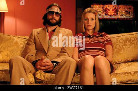 THE ROYAL TENENBAUMS 2001 Buena Vista Pictures distribution film avec Gwyneth Paltrow dans le rôle de Margot Tenenbaum et Luke Wilson dans le rôle d'Eli Cash Banque D'Images