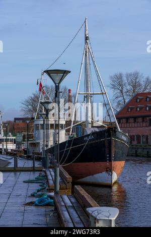 Olga bateau dans la lagune de Curonian, Klaipėda Banque D'Images