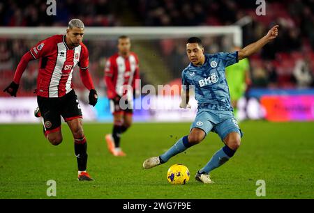 Vinicius Souza de Sheffield United (à gauche) et Youri Tielemans d'Aston Villa en action lors du match de Premier League à Bramall Lane, Sheffield. Date de la photo : Samedi 3 février 2024. Banque D'Images