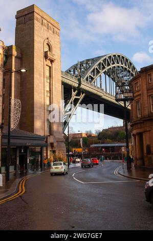 Ponts de Newcastle : structures emblématiques reliant le paysage urbain. Banque D'Images