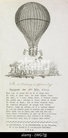 Vol en montgolfière de Blanchard, 1807, Anonyme, 1807 imprimer décollage de la montgolfière avec Jean Pierre Blanchard et son épouse Marie Madeleine Sophie armant du Koekamp à la Haye, le 9 juillet 1807. Un verset de douze lignes sous l'image. Imprimeur : Netherlandspublisher : Amsterdampublisher : la Haye gravure sur papier / gravure / impression typographique ballon (aviation) lampe à biscuits Banque D'Images