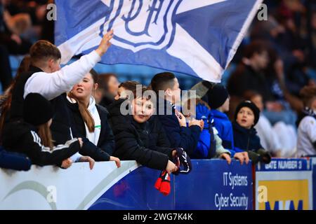 Dens Park, Dundee, Royaume-Uni. 3 février 2024. Scottish Premiership football, Dundee versus Heart of Midlothian ; Dundee fans crédit : action plus Sports/Alamy Live News Banque D'Images