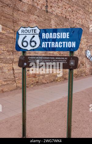 Panneau d'attraction au bord de la route à Standin' on the Corner Park dans le centre-ville de Winslow, Arizona Banque D'Images