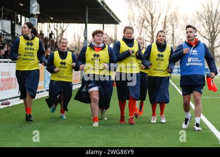 AMSTERDAM, PAYS-BAS - 03 FÉVRIER : échauffement des remplaçants néerlandais lors du match international de rugby Europe Championnat féminin opposant les pays-Bas Banque D'Images