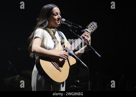 Madrid, Espagne. 03 février 2024. L'auteur-compositeur-interprète Valeria Castro lors de son concert au Teatro Circo Price à Madrid, le 03 février 2024 à Madrid, Espagne. (Photo Oscar Gonzalez/Sipa USA) (photo Oscar Gonzalez/Sipa USA) crédit : SIPA USA/Alamy Live News Banque D'Images