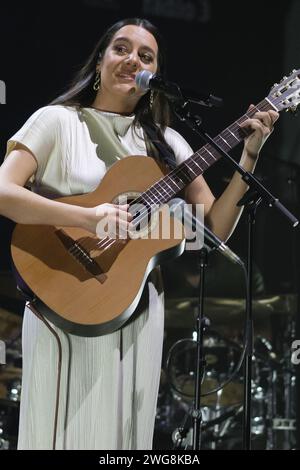 Madrid, Espagne. 03 février 2024. L'auteur-compositeur-interprète Valeria Castro lors de son concert au Teatro Circo Price à Madrid, le 03 février 2024 à Madrid, Espagne. (Photo Oscar Gonzalez/Sipa USA) (photo Oscar Gonzalez/Sipa USA) crédit : SIPA USA/Alamy Live News Banque D'Images