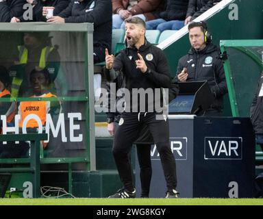 Edimbourg, Royaume-Uni. 03 février 2024. Scottish Premiership - Hibernian FC v St Mirren FC 03/02/2024 Stephen Robinson, entraîneur de St Mirren, crie à ses joueurs comme Hibernian affronte St Mirren dans le Scottish Premiership au Easter Road Stadium, Édimbourg, Royaume-Uni crédit : Ian Jacobs/Alamy Live News Banque D'Images