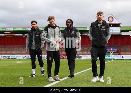 Les joueurs de Blackpool arrivent avant le match Sky Bet League 1 Stevenage vs Blackpool au Lamex Stadium, Stevenage, Royaume-Uni, le 3 février 2024 (photo de Gareth Evans/News Images) Banque D'Images