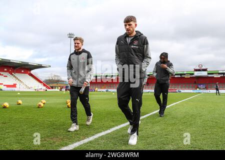 Les joueurs de Blackpool arrivent avant le match Sky Bet League 1 Stevenage vs Blackpool au Lamex Stadium, Stevenage, Royaume-Uni, le 3 février 2024 (photo de Gareth Evans/News Images) Banque D'Images