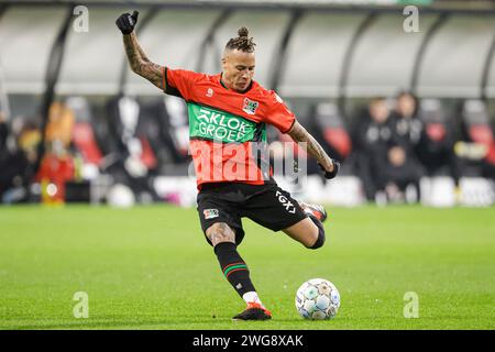 Nijmegen, pays-Bas. 3 février 2024. NIJMEGEN, PAYS-BAS - 3 FÉVRIER : Tjaronn Chery de NEC tire un coup de feu lors du match néerlandais d'Eredivisie entre NEC et Heracles Almelo au Goffertstadion le 3 février 2024 à Nimègue, aux pays-Bas. (Photo Broer van den Boom/Orange Pictures) crédit : dpa/Alamy Live News Banque D'Images