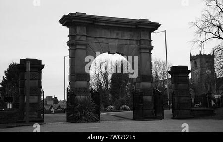 Une vue de l'arche commémorative, à l'entrée d'Astley Park, Chorley, Lancashire, Royaume-Uni, Europe Banque D'Images