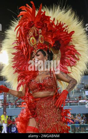 Manaus, Brésil. 04 février 2024. AM - MANAUS - 02/03/2024 - CARNAVAL 2024, PARADE DES ÉCOLES DE SAMBA MANAUS - lors de la représentation de l'école de samba Vila da Barra dans le défilé de groupe spécial, au Manaus Sambadrome, ce samedi 03. Photo : Antonio Pereira/AGIF (photo : Antonio Pereira/AGIF/Sipa USA) crédit : SIPA USA/Alamy Live News Banque D'Images