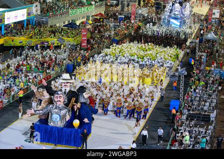 Manaus, Brésil. 04 février 2024. AM - MANAUS - 02/03/2024 - CARNAVAL 2024, PARADE DES ÉCOLES DE SAMBA MANAUS - lors de la représentation de l'école de samba Vila da Barra dans le défilé de groupe spécial, au Manaus Sambadrome, ce samedi 03. Photo : Antonio Pereira/AGIF (photo : Antonio Pereira/AGIF/Sipa USA) crédit : SIPA USA/Alamy Live News Banque D'Images