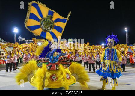 Manaus, Brésil. 04 février 2024. AM - MANAUS - 02/03/2024 - CARNAVAL 2024, PARADE DES ÉCOLES DE SAMBA MANAUS - lors de la représentation de l'école de samba Vila da Barra dans le défilé de groupe spécial, au Manaus Sambadrome, ce samedi 03. Photo : Antonio Pereira/AGIF (photo : Antonio Pereira/AGIF/Sipa USA) crédit : SIPA USA/Alamy Live News Banque D'Images