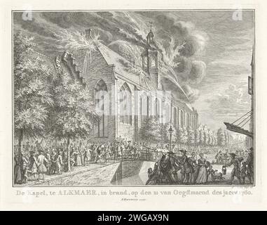 Incendie dans le Kapelkerk à Alkmaar, 1760, 1760 imprimer incendie dans le Kapelkerk à Alkmaar, 21 août 1760. Le feu est combattu par la pulvérisation d'incendie avec de l'eau pompée à partir de tard. Nord des pays-Bas gravure sur papier / gravure incendie église de la chapelle Banque D'Images