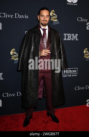 Beverly Hills, États-Unis. 03 février 2024. Maluma arrive au Pre-GRAMMY Gala & GRAMMY Salute to Industry Icons qui se tient à l'hôtel Beverly Hilton le 3 février 2024 à Beverly Hills, CA. © Tammie Arroyo/AFF-USA.com crédit : AFF/Alamy Live News Banque D'Images