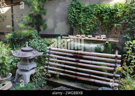 Chozu-ya (pavillon d'ablution d'eau) dans le temple Rokkaku-do, Kyoto, Japon Banque D'Images