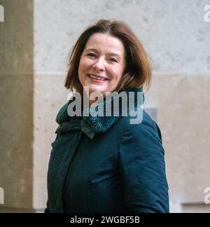 Londres, Angleterre, Royaume-Uni. 4 février 2024. La secrétaire d'État à l'éducation GILLIAN KEEGAN est vue devant la BBC alors qu'elle apparaît dimanche avec Laura Kuenssberg. (Image de crédit : © Tayfun Salci/ZUMA Press Wire) USAGE ÉDITORIAL SEULEMENT! Non destiné à UN USAGE commercial ! Banque D'Images