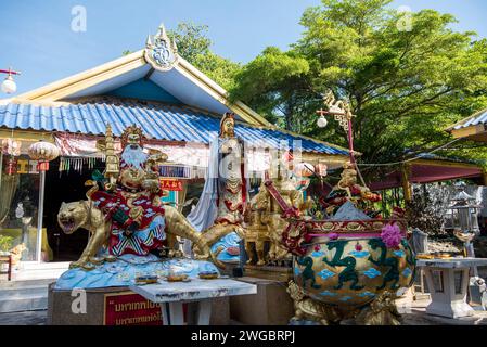 Le temple chinois ou Wat à la Fondation Hutsadin Elephant près de la ville de Hua Hin dans la province de Prachuap Khiri Khan en Thaïlande, Thaïlande, Banque D'Images