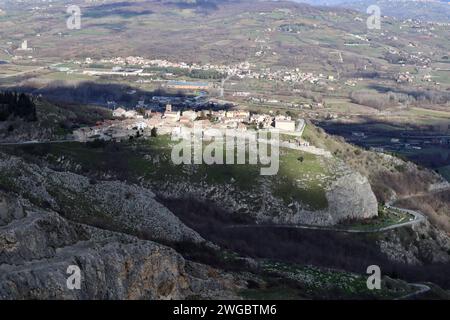 Civita Superiore - Panorama del borgo dal Belvedere di Monte Crocella Banque D'Images