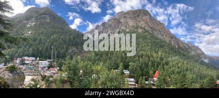 Ville de pèlerinage dans les montagnes, Gangotri, Uttarkashi, Uttarakhand, Inde Banque D'Images