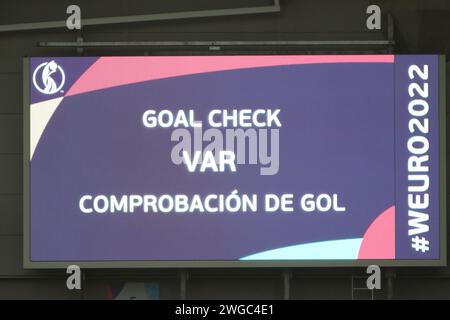 Contrôle des buts DU VAR sur grand écran Angleterre - Espagne, UEFA Womens Euro 2022, au Brighton Community Stadium le 20 juillet 2022 Banque D'Images