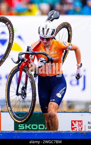 Tabor, République tchèque. 04 février 2024. TABOR - Leonie Bentveld lors des Championnats du monde U23 U23 de cyclocross à Tabor, République tchèque. ANP IRIS VAN DEN BROEK crédit : ANP/Alamy Live News Banque D'Images
