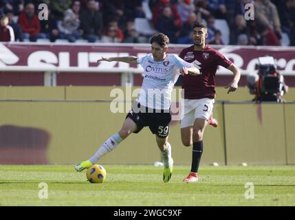 Turin, Italie. 04 février 2024. Alessandro Zanoli de nous Salernitana lors du match entre Torino FC et nous Salernitana dans le cadre de la Serie A italienne, match de football au Stadio Olimpico Grande Torino, Turin. Photo Nderim Kaceli. Crédit : Agence photo indépendante/Alamy Live News Banque D'Images