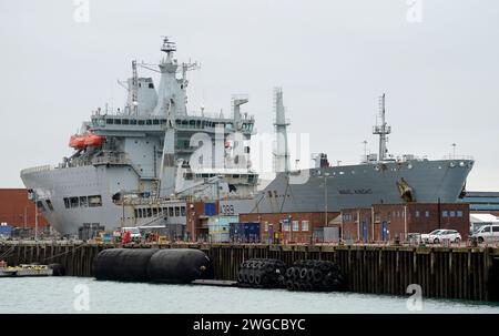 Vue du pétrolier rapide de la classe Royal Fleet Auxiliary Wave à quai à l'intérieur du HMNB Portsmouth. Date de la photo : dimanche 4 février 2024. Banque D'Images