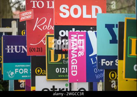 Northfield, Birmingham, 4 février 2024 - Maisons à louer et à vendre à Northfield, Birmingham, Angleterre alors que le marché du logement au Royaume-Uni continue de fluctuer. Crédit : Arrêter Press Media/Alamy Live News Banque D'Images