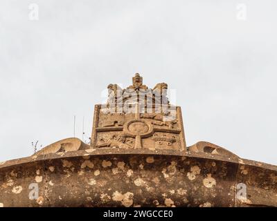 Vue de la porte d'entrée de l'ancien Fort d'artillerie Rapitan, à Jaca (Espagne). Banque D'Images