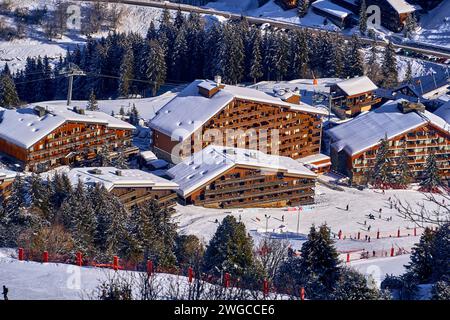 Magnifique vue panoramique à couper le souffle sur Val Thorens - Village de ski - la plus haute base de ski d'Europe, Alpes, France. Banque D'Images