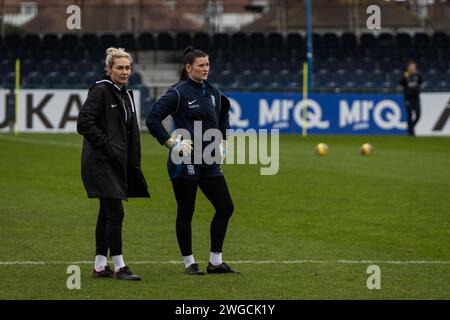 Londres, Royaume-Uni. 04 février 2024. Londres, Angleterre, 04 2024 février : Charlotte Clarke (28 Birmingham City) s'réchauffe avant le match de Barclays Womens Championship entre Watford et Birmingham City à Grosvenor Vale à Londres, Angleterre. (Pedro Porru/SPP) crédit : SPP Sport Press photo. /Alamy Live News Banque D'Images