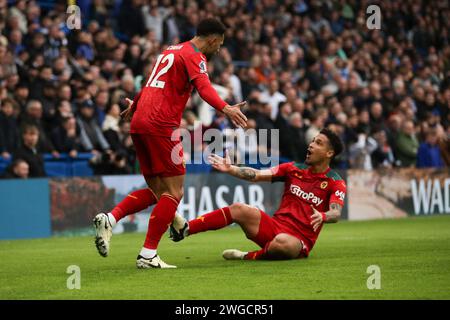 Londres, Royaume-Uni. 04 février 2024. Matheus Cunha de Wolverhampton Wanderers marque le but égalisateur pour faire le score 1-1 lors du match de Premier League entre Chelsea et Wolverhampton Wanderers à Stamford Bridge, Londres, Angleterre le 4 février 2024. Photo de Ken Sparks. Usage éditorial uniquement, licence requise pour un usage commercial. Aucune utilisation dans les Paris, les jeux ou les publications d'un seul club/ligue/joueur. Crédit : UK Sports pics Ltd/Alamy Live News Banque D'Images